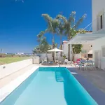 3-schlafzimmer-luxusvilla Mit Pool Und Teilweise Meerblick By Interhome *