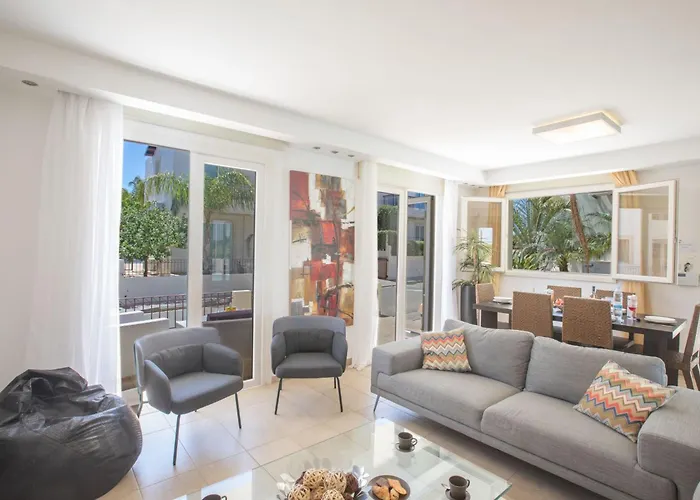 Casa vacanze 3-schlafzimmer-luxusvilla Mit Pool Und Teilweise Meerblick By Interhome *