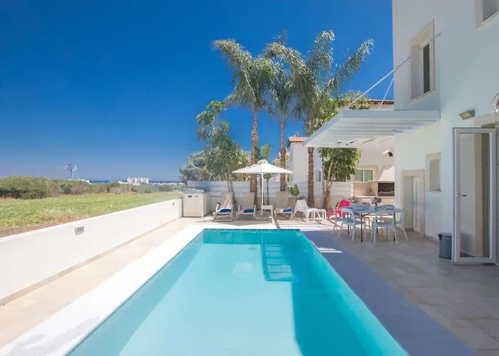 3-schlafzimmer-luxusvilla Mit Pool Und Teilweise Meerblick By Interhome *