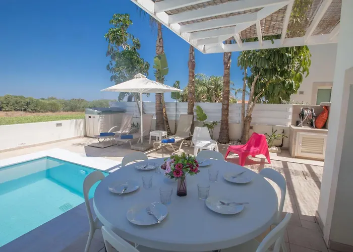 Casa vacanze 3-schlafzimmer-luxusvilla Mit Pool Und Teilweise Meerblick By Interhome *
