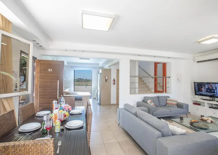 3-schlafzimmer-luxusvilla Mit Pool Und Teilweise Meerblick By Interhome Feriehus Protaras