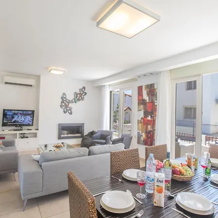 3-schlafzimmer-luxusvilla Mit Pool Und Teilweise Meerblick By Interhome *