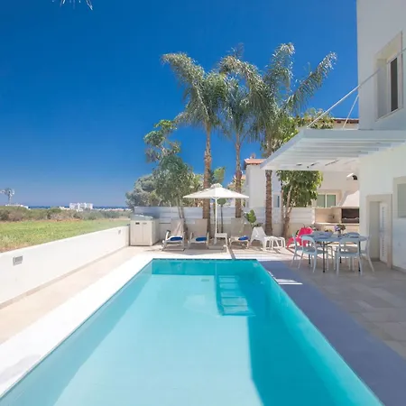 3-schlafzimmer-luxusvilla Mit Pool Und Teilweise Meerblick By Interhome *