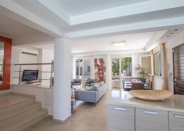 3-schlafzimmer-luxusvilla Mit Pool Und Teilweise Meerblick By Interhome * Protaras