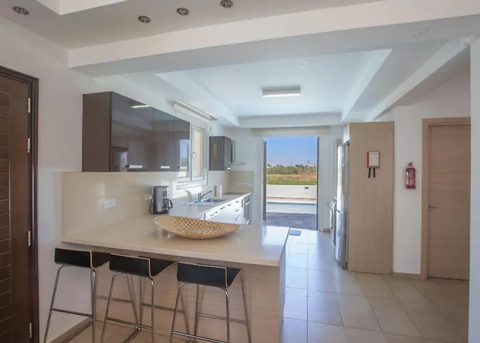 3-schlafzimmer-luxusvilla Mit Pool Und Teilweise Meerblick By Interhome Protaras