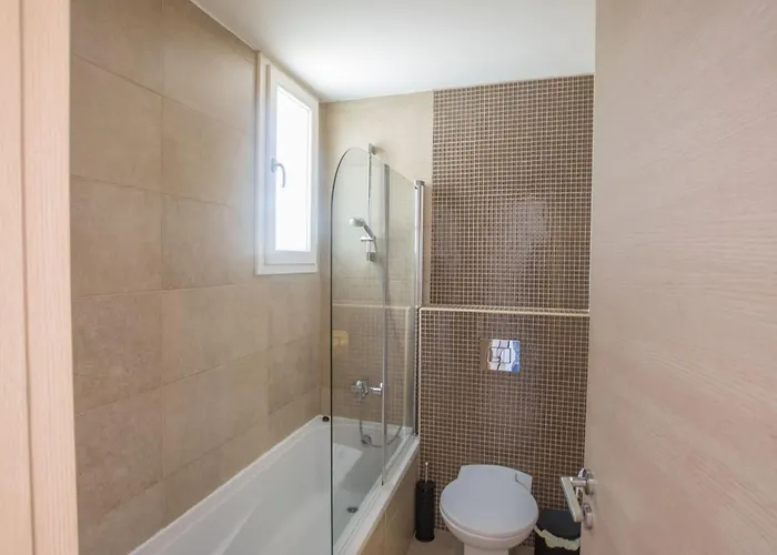 3-schlafzimmer-luxusvilla Mit Pool Und Teilweise Meerblick By Interhome *