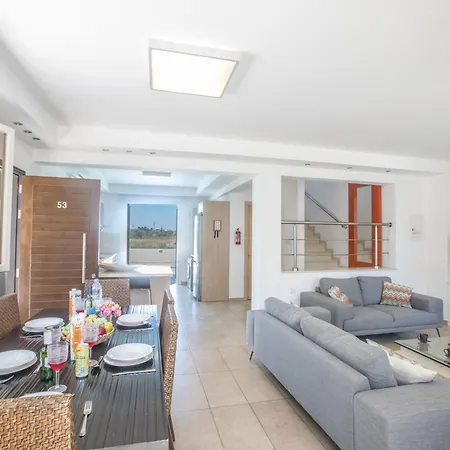 3-schlafzimmer-luxusvilla Mit Pool Und Teilweise Meerblick By Interhome Case de vacanță Protaras