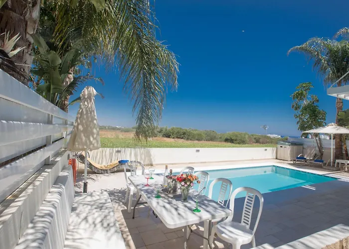 Case de vacanță 3-schlafzimmer-luxusvilla Mit Pool Und Teilweise Meerblick By Interhome